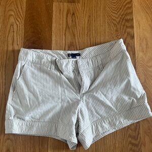 Size 4 Gap shorts